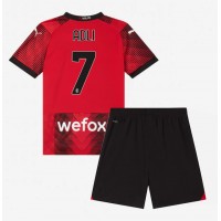 Camisa de Futebol AC Milan Yacine Adli #7 Equipamento Principal Infantil 2023-24 Manga Curta (+ Calças curtas)